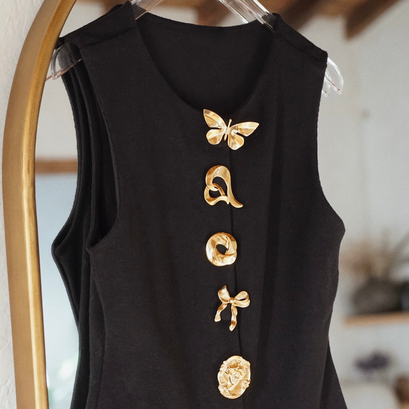 Elizabeth Portrait Brooch