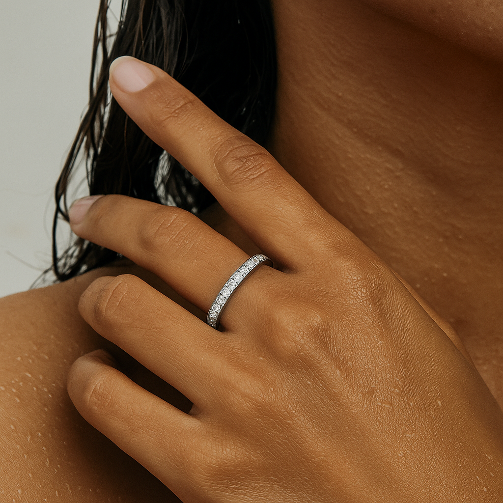 Velia Dainty Eternity Band Ring