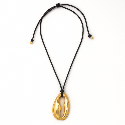 Vanna Oversized Shell Cord Necklace