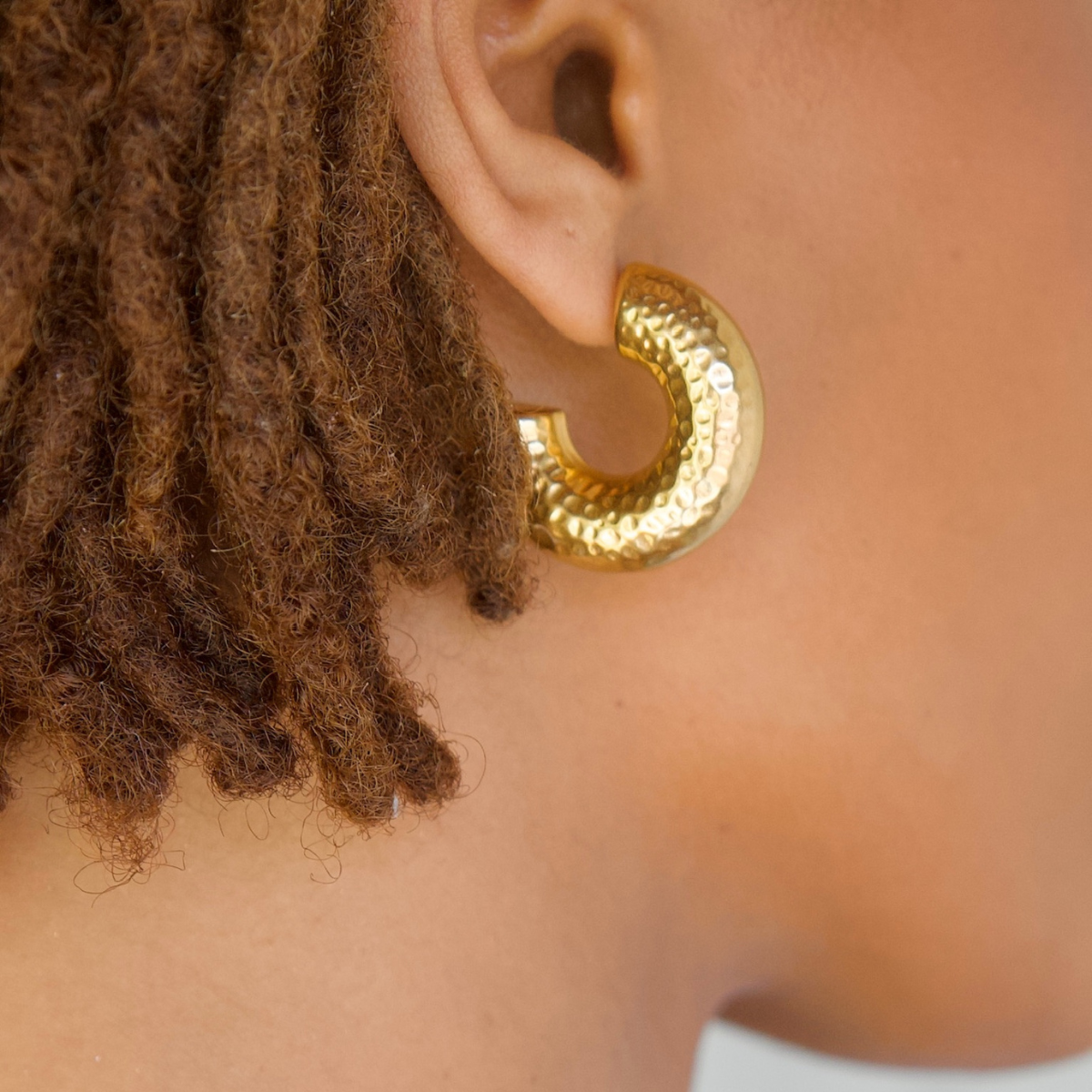 Kirby Hammered Tube Hoop Earing