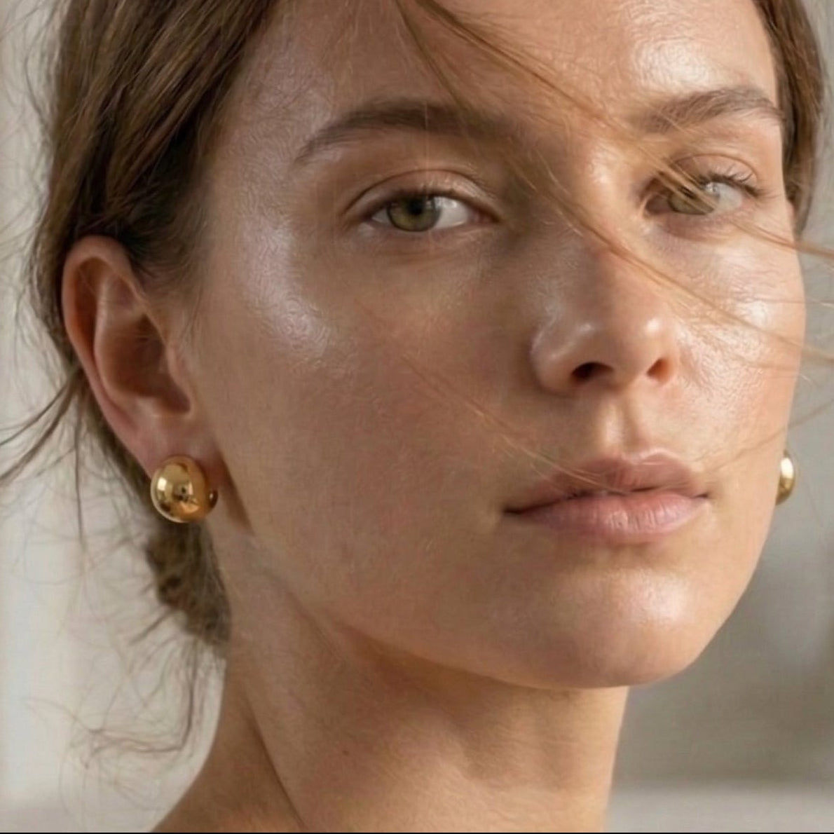 Vale Dome Huggie Hoop Earring