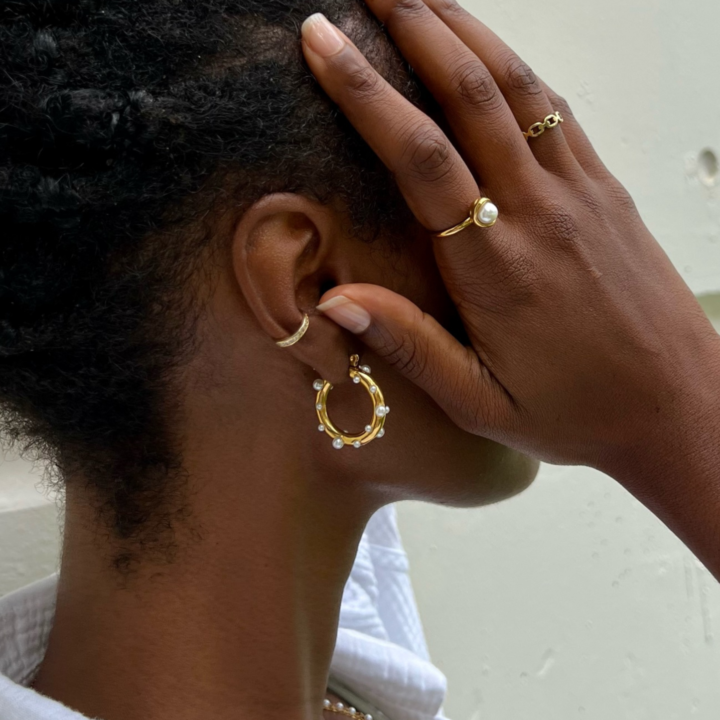 Nicoletta Pearl Hoop Earring